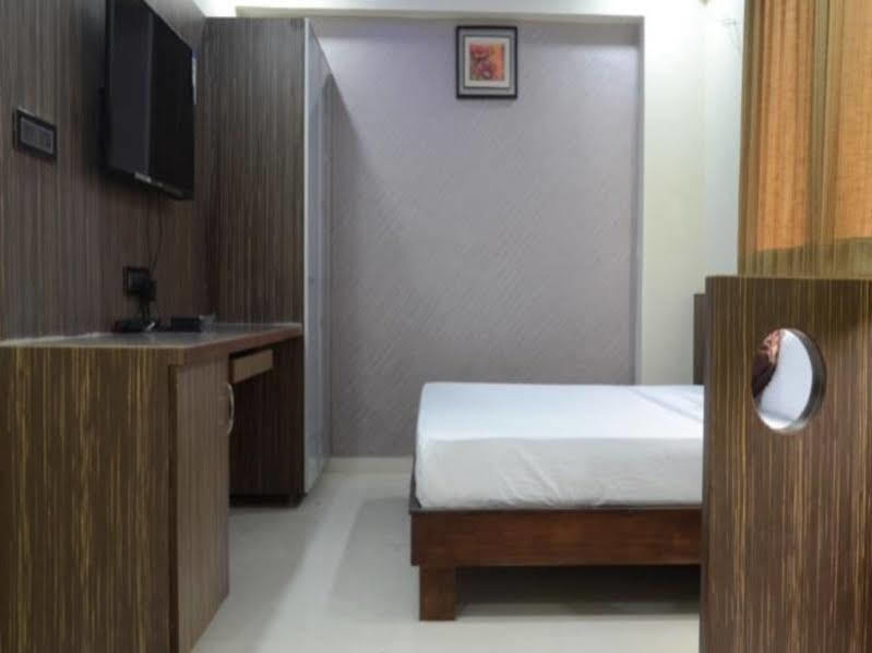 אחמדאבאד Fabhotel Kohinoor Plaza מראה חיצוני תמונה